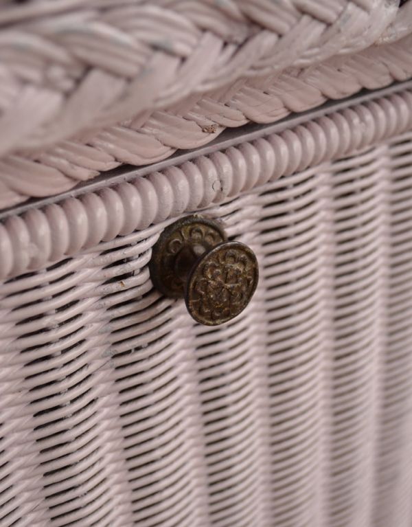 ロイドルーム　アンティーク家具　イギリスのアンティークの家具、パステルピンクのロイドルームランドリーボックス 。取っ手のデザインも可愛いですね。(k-1224-f)