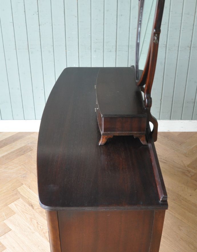 アンティークのドレッサー　アンティーク家具　英国のアンティーク家具、マホガニー材のドレッシングテーブル。天板も木目がとってもキレイです。(k-1226-f)