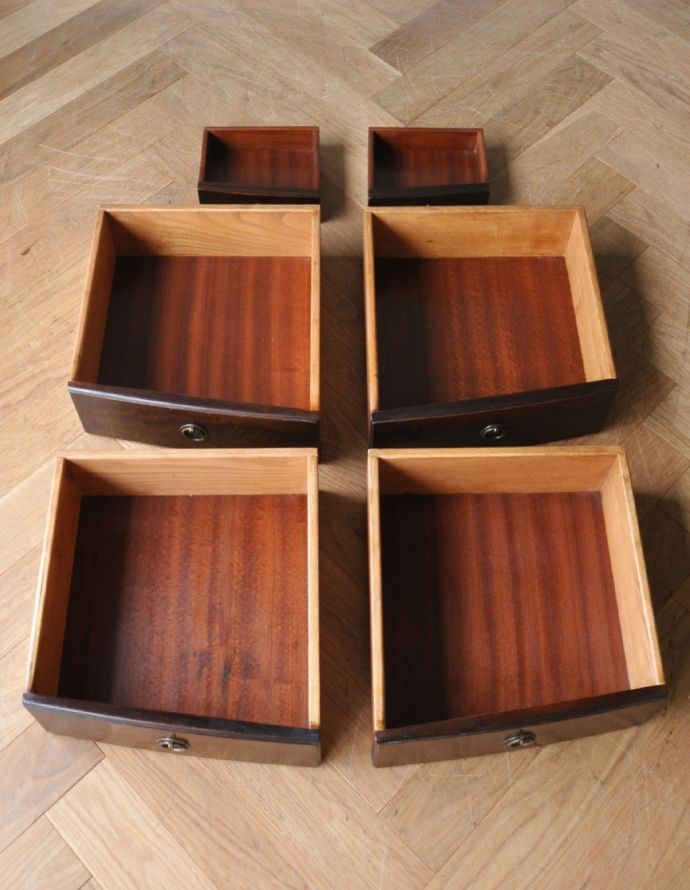 アンティークのドレッサー　アンティーク家具　英国のアンティーク家具、マホガニー材のドレッシングテーブル。引き出しです。(k-1226-f)