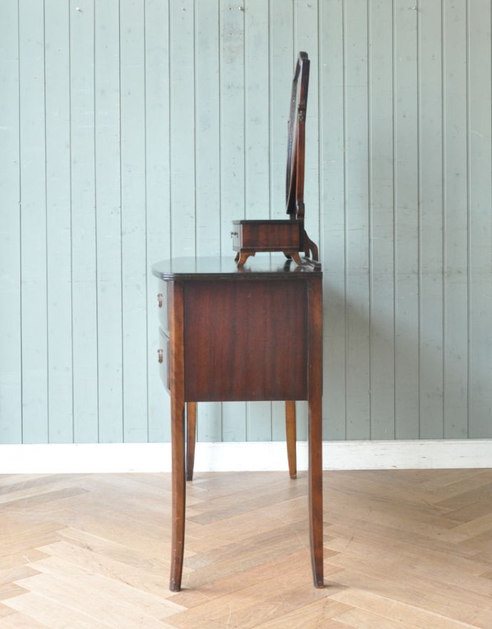 アンティークのドレッサー　アンティーク家具　英国のアンティーク家具、マホガニー材のドレッシングテーブル。サイドから見ても抜群に雰囲気があります。(k-1226-f)