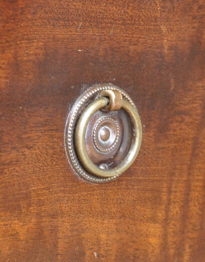 アンティークのドレッサー　アンティーク家具　英国のアンティーク家具、マホガニー材のドレッシングテーブル。取っ手が素敵！アンティークならではの重厚感が出ています。(k-1226-f)