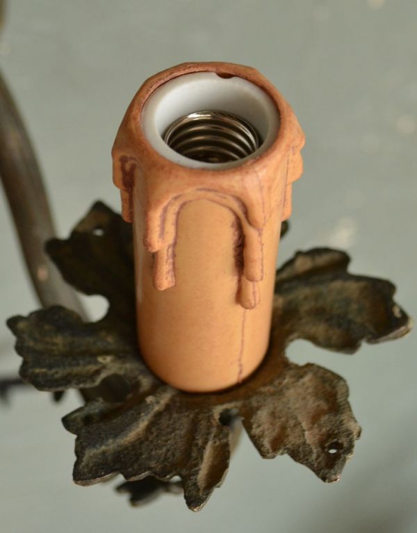 壁付けブラケット　照明・ライティング　アンティークの壁付け照明、1灯タイプのウォールブラケット（Ｅ17シャンデリア電球付）。しっかりオーバーホウルをしたので、ご安心下さい。(k-1226-z)