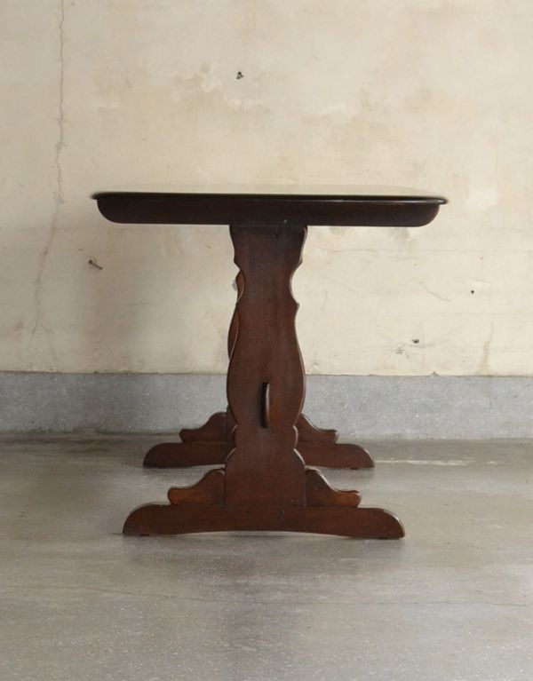 アーコールの家具　アンティーク家具　Ｔ字脚がオシャレなヴィンテージ家具、アーコール社のダイニングテーブル。組み脚がとっても美しいデザイン。(k-1229-f)