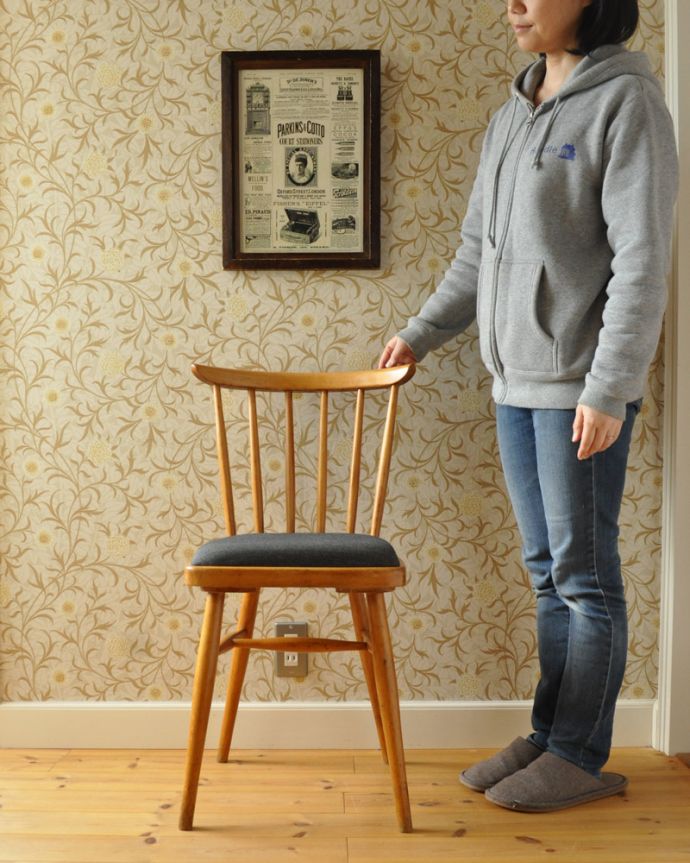 ダイニングチェア　アンティーク チェア　イギリス輸入のヴィンテージサイドチェア、クッション付きの椅子。人気の北欧テイストの家具。(k-1230-c)