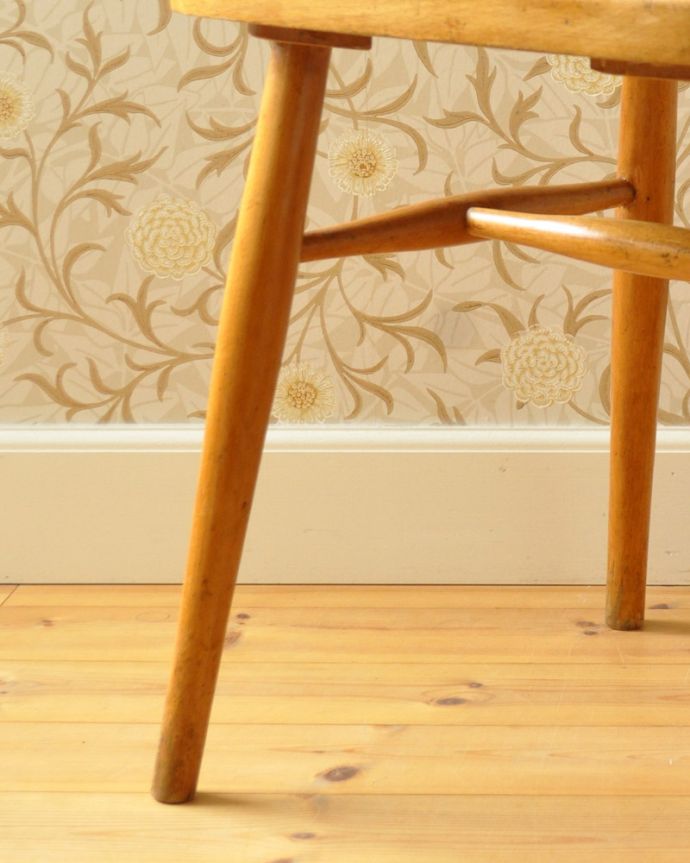 ダイニングチェア　アンティーク チェア　イギリス輸入のヴィンテージサイドチェア、クッション付きの椅子。きちんとお直ししていますので、大柄な男性でも安心してお掛け下さい。(k-1230-c)