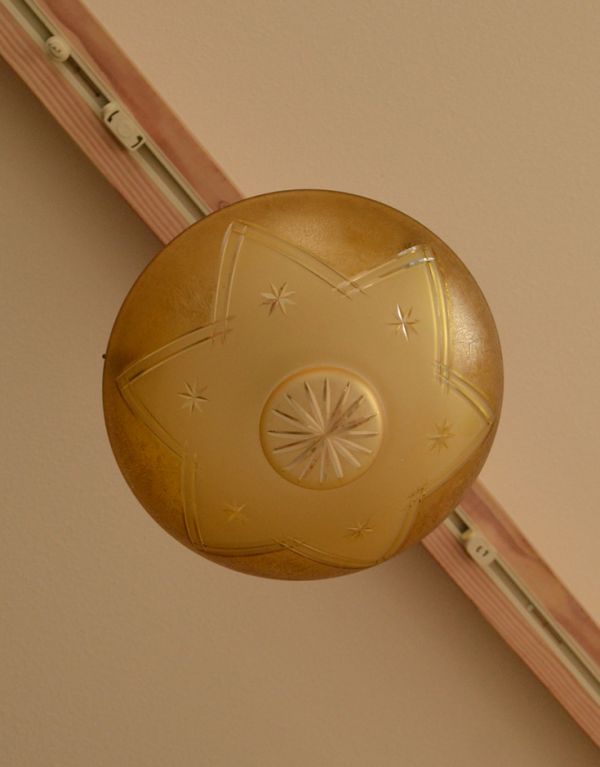 アンティークの照明 照明・ライティング イギリスから届いた貴重なアンティークハンギングボウル(照明)。下にも美しい装飾がされています。(k-1231-z)