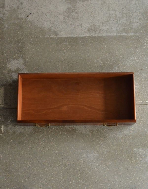 アンティークのキャビネット アンティーク家具 豪華なアンティーク家具、マホガニー材を使った美しいキャビネット(飾り棚)。引き出しは1杯。(k-1232-f)