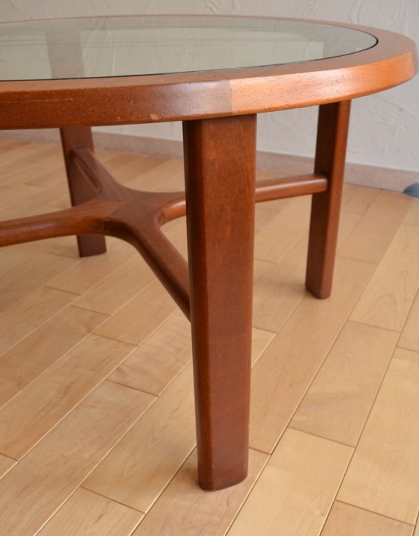 G-PLAN(Gプラン)　アンティーク家具　ビンテージのおしゃれな北欧家具、ガラス天板のコーヒーテーブル（Gプラン）。きちんと支えますのでご安心ください。(k-1234-f)