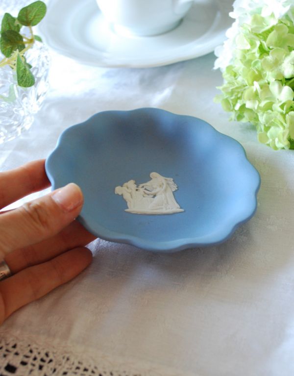 英国クラシックスタイル　アンティーク雑貨　アンティークのジャスパーウェア、ウェッジウッドトレイ（Wedgwood）。フギリシャ神話などをモチーフにした図柄の模様が特徴です。(k-1236-z )