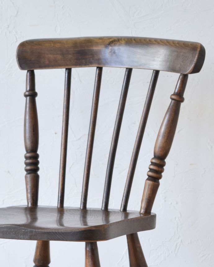 ダイニングチェア　アンティーク チェア　イギリス輸入のアンティークの椅子、ナチュラルで使いやすいキッチンチェア。キズや汚れ、木目や色は1脚1脚微妙に違いますが、どれもキレイに仕上げています。(k-1240-c)