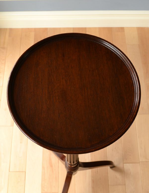 ロイドテーブル　アンティーク家具　アンティークのイギリス家具、マホガニー材のプランツスタンド（花台）。天板もキレイに仕上げました。(k-1241-f)