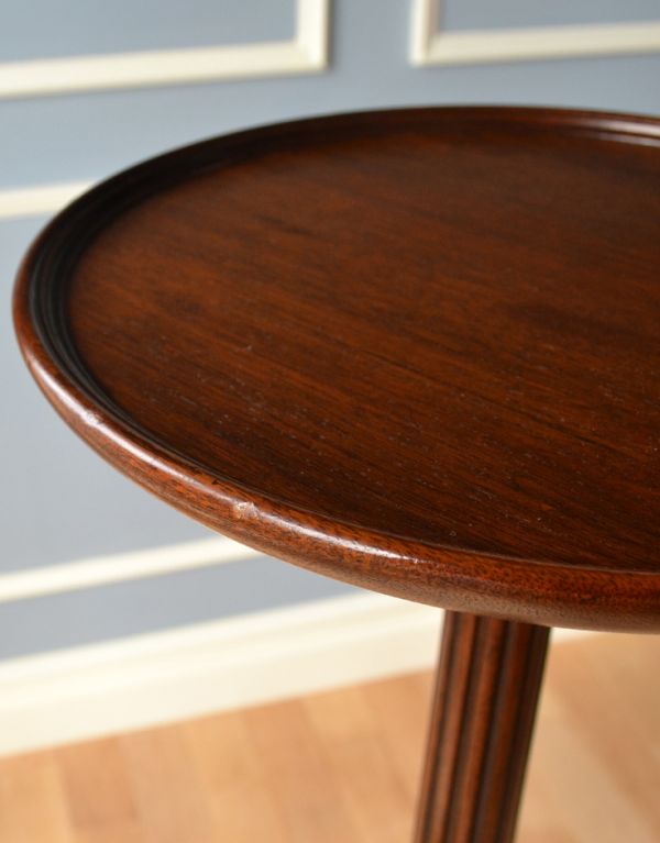 ロイドテーブル　アンティーク家具　アンティークのイギリス家具、マホガニー材のプランツスタンド（花台）。角が丸いので小さなお子様にも安全です。(k-1241-f)