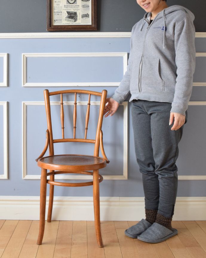 ダイニングチェア　アンティーク チェア　曲げ木の技法で造られたイギリスのアンティークベントウッドチェア。人気の優しいアップルパイ色のベントウッドチェア。(k-1242-c)