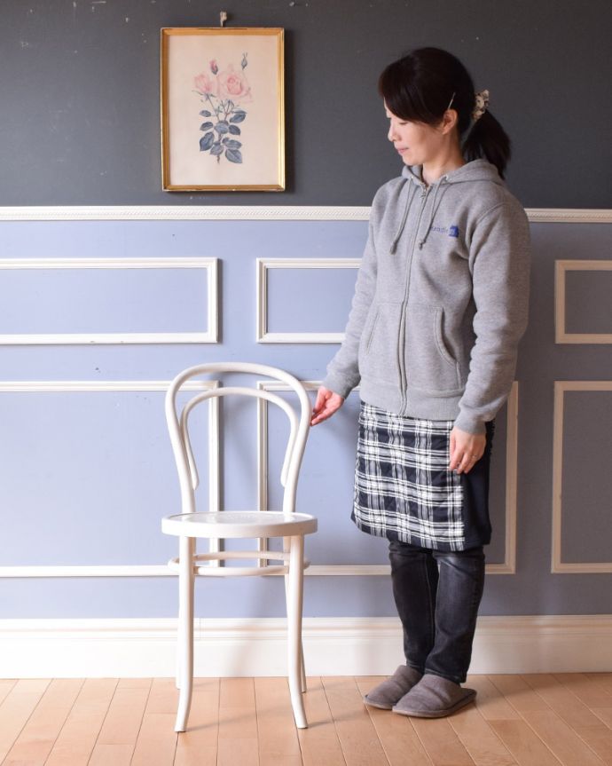 ベントウッドチェア　アンティーク チェア　英国アンティークチェア、ダブルループが美しいベントウッドチェア（ホワイト）。真っ白なペイントチェアは、どんなテイストのお部屋に置いてもすんなりと馴染んでくれます。(k-1244-c)