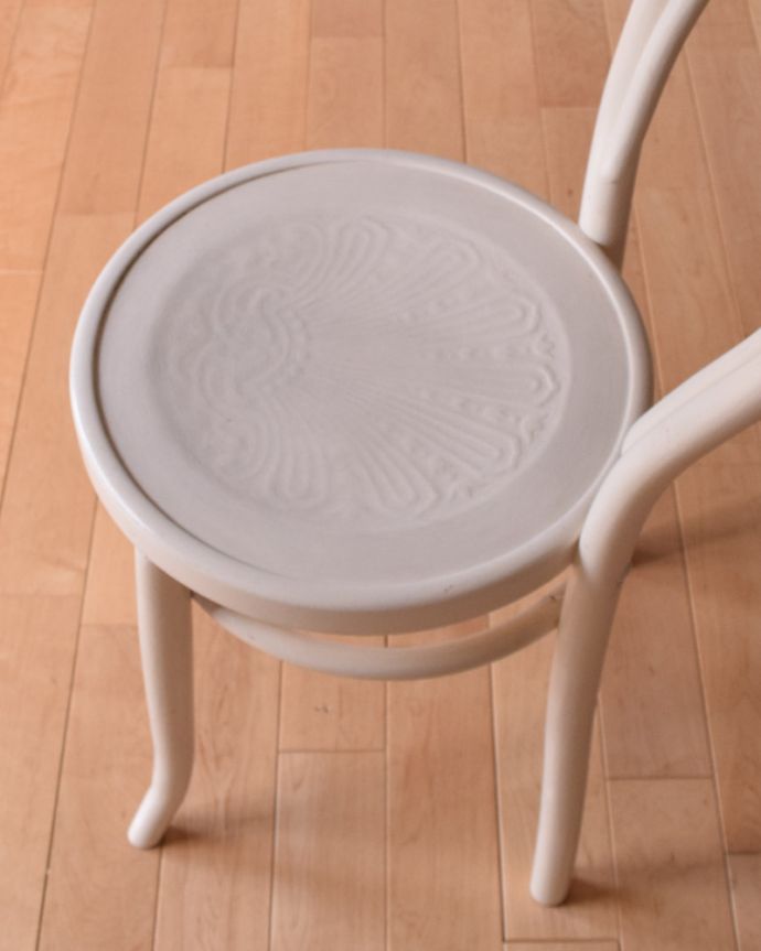 ベントウッドチェア　アンティーク チェア　英国アンティークチェア、ダブルループが美しいベントウッドチェア（ホワイト）。ベントウッドチェアの特徴は、座面にもあります。(k-1244-c)