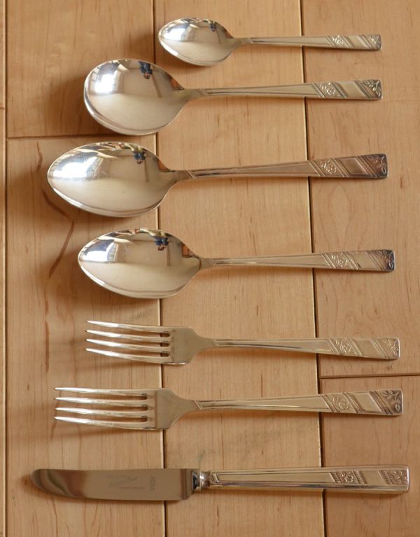 アンティークのテーブル　アンティーク家具　カッコイイ北欧インテリア、ヴィンテージコーヒーテーブル（カトラリーテーブル）。実際にお使い頂けます。(k-1247-f)