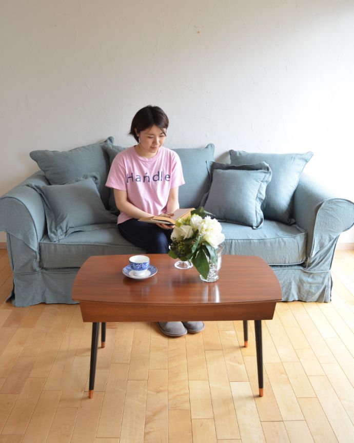 アンティークのテーブル　アンティーク家具　カッコイイ北欧インテリア、ヴィンテージコーヒーテーブル（カトラリーテーブル）。天板が広いので、ゆったりとお使い頂けます。(k-1247-f)