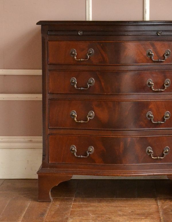 アンティークのチェスト アンティーク家具 クラシックなアンティーク英国家具、トレー付、4段チェスト。品のある色合いと木目です。(k-1252k-f)