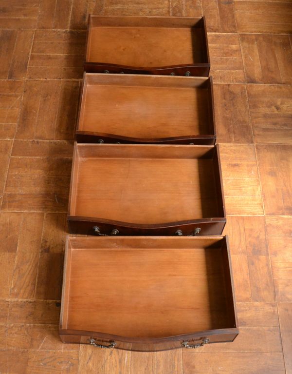 アンティークのチェスト アンティーク家具 クラシックなアンティーク英国家具、トレー付、4段チェスト。引き出しは4杯。(k-1252k-f)