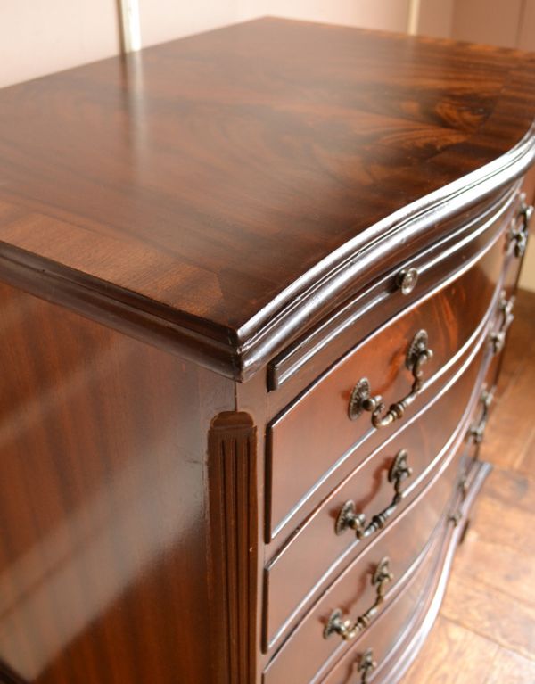 アンティークのチェスト アンティーク家具 クラシックなアンティーク英国家具、トレー付、4段チェスト。角もキレイな状態です。(k-1252k-f)