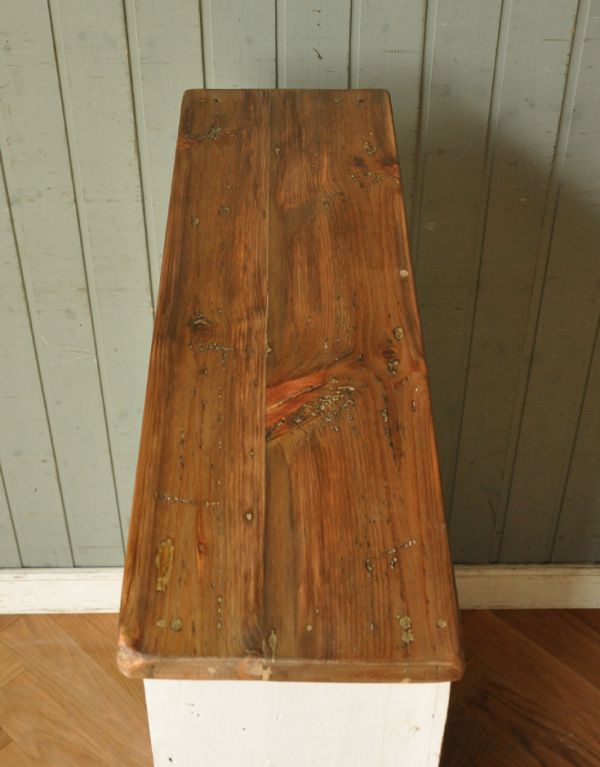 オープンシェルフ・オープンラック　アンティーク家具　ナチュラルなアンティークのペイント家具、オープン棚のシェルフ。天板はアップルパイ色。(k-1253k-f)