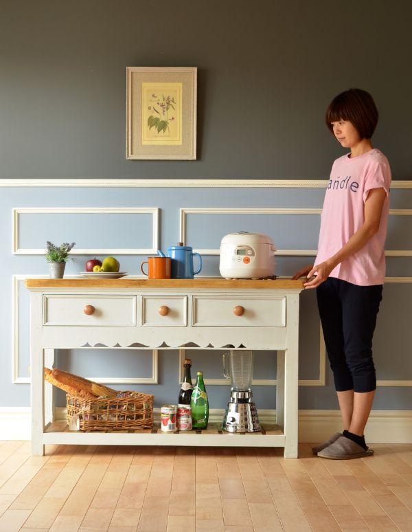 ロイドテーブル　アンティーク家具　引き出しと棚板付きアンティーク家具、イギリスの２トーンコンソールテーブル。可愛いのでどこに置いても便利に使えるカウンターです。(k-1256k-f)