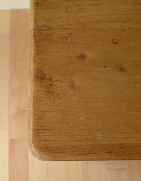 ロイドテーブル　アンティーク家具　引き出しと棚板付きアンティーク家具、イギリスの２トーンコンソールテーブル。専門の職人によってお直ししていますが、アンティークは新品ではありません。(k-1256k-f)