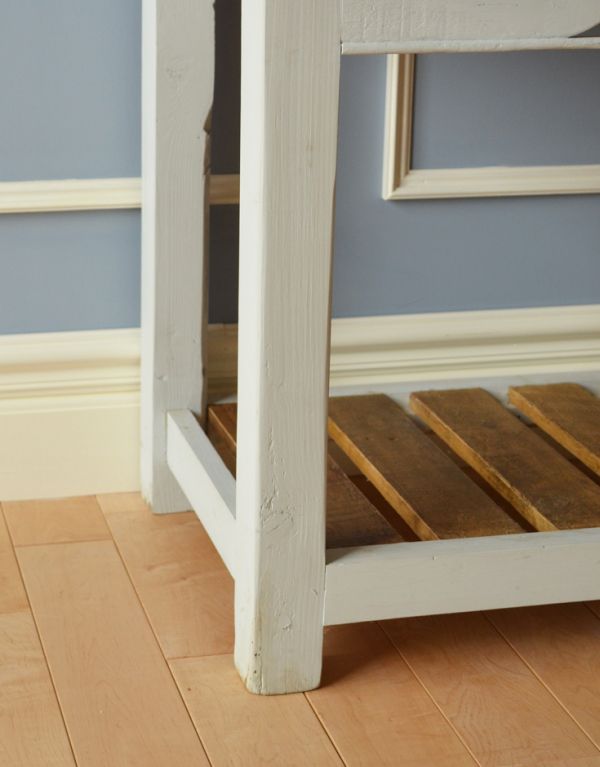 ロイドテーブル　アンティーク家具　引き出しと棚板付きアンティーク家具、イギリスの２トーンコンソールテーブル。まっすぐ伸びた脚です。(k-1256k-f)