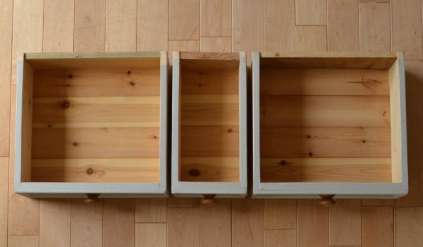 ロイドテーブル　アンティーク家具　引き出しと棚板付きアンティーク家具、イギリスの２トーンコンソールテーブル。引き出しは全部で３杯付いています。(k-1256k-f)