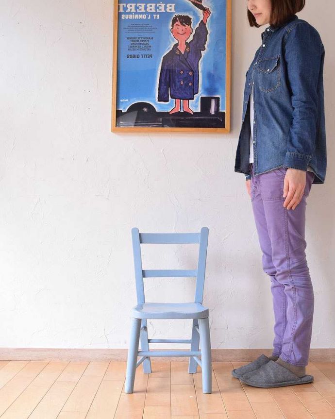 ダイニングチェア アンティーク チェア イギリスから来た小さなアンティークの椅子、お洒落な淡いブルーペイントのチャイルドチェア。お部屋の片隅に置いて、クッションやバスケットなどを飾ってみてはいかがでしょう?実際にお子さまの椅子としてもお使い頂けます。(k-1259-c)