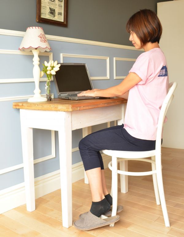 ロイドテーブル　アンティーク家具　フランスのアンティーク家具、ホワイトペイントのコンソールテーブル。横長のテーブル。(k-1259k-f)