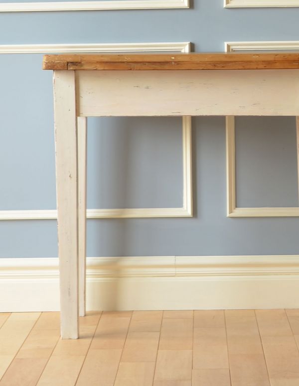 ロイドテーブル　アンティーク家具　フランスのアンティーク家具、ホワイトペイントのコンソールテーブル。お茶をしたり軽食をするテーブルにも使えます。(k-1259k-f)