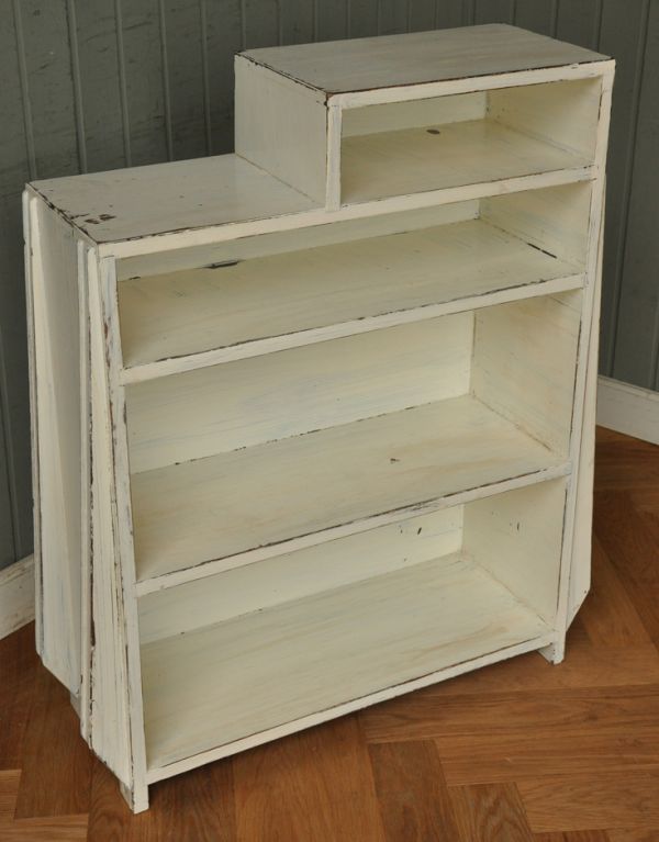 オープンシェルフ・オープンラック　アンティーク家具　ホワイトペイントのアンティーク家具、オープンシェルフ（本棚）。内側も美しい状態です。(k-1260k-f)