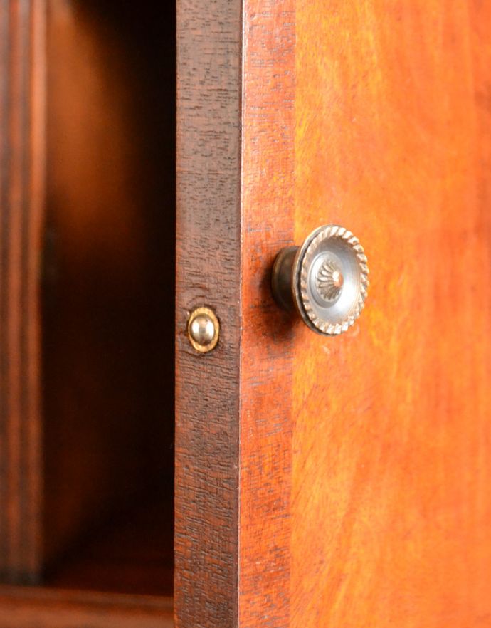 サイドバイサイド　アンティーク家具　木目の模様がキレイなアンティーク家具、英国のビューローブックケース（本棚とデスク） 。ビューロー内に隠された小さな扉収納。(k-1266-f)