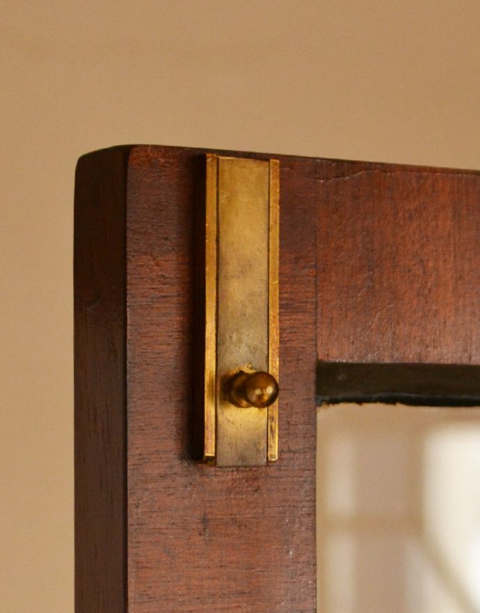 サイドバイサイド　アンティーク家具　木目の模様がキレイなアンティーク家具、英国のビューローブックケース（本棚とデスク） 。扉に当時の金具が残っていました。(k-1266-f)