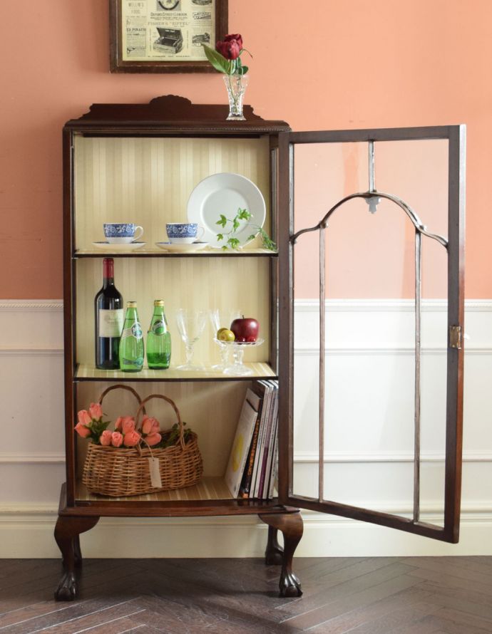 アンティークのキャビネット　アンティーク家具　高級なマホガニー材を使った家具、上品なアンティークのガラスキャビネット。棚板は２枚です。(k-1268-f)