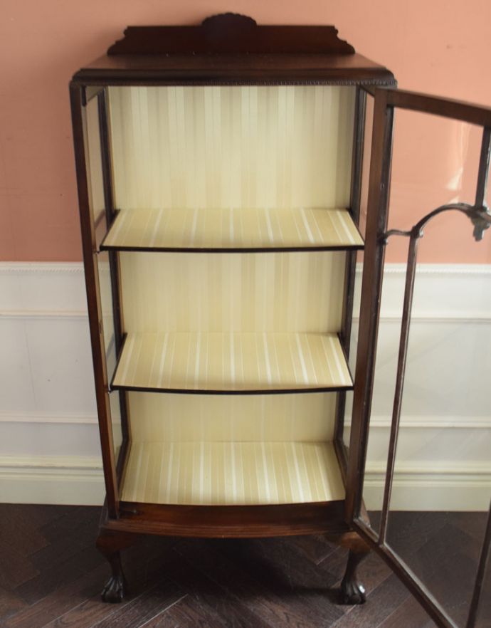 アンティークのキャビネット　アンティーク家具　高級なマホガニー材を使った家具、上品なアンティークのガラスキャビネット。内側も美しい状態です。(k-1268-f)