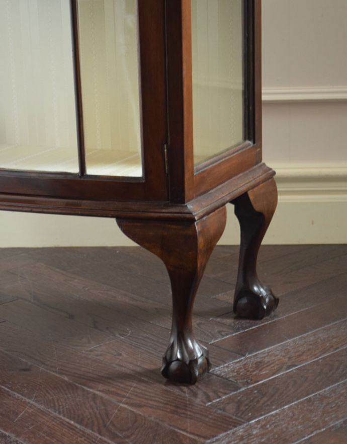 アンティークのキャビネット　アンティーク家具　高級なマホガニー材を使った家具、上品なアンティークのガラスキャビネット。きちんと支えます。(k-1268-f)