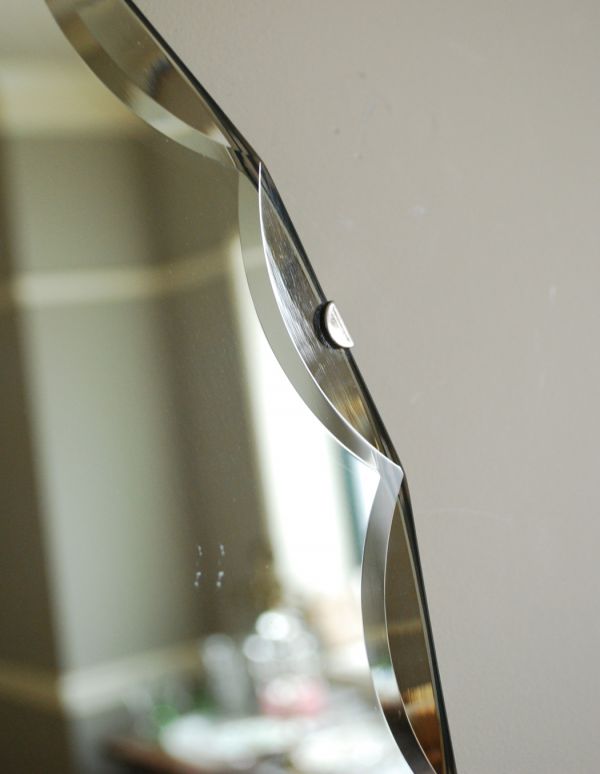 アンティーク カッティングミラー アンティーク雑貨 キレイなアンティークミラー、丸い形のカッティングミラー。現代のミラーの倍くらいの厚みがあるんです。(k-1272-z)