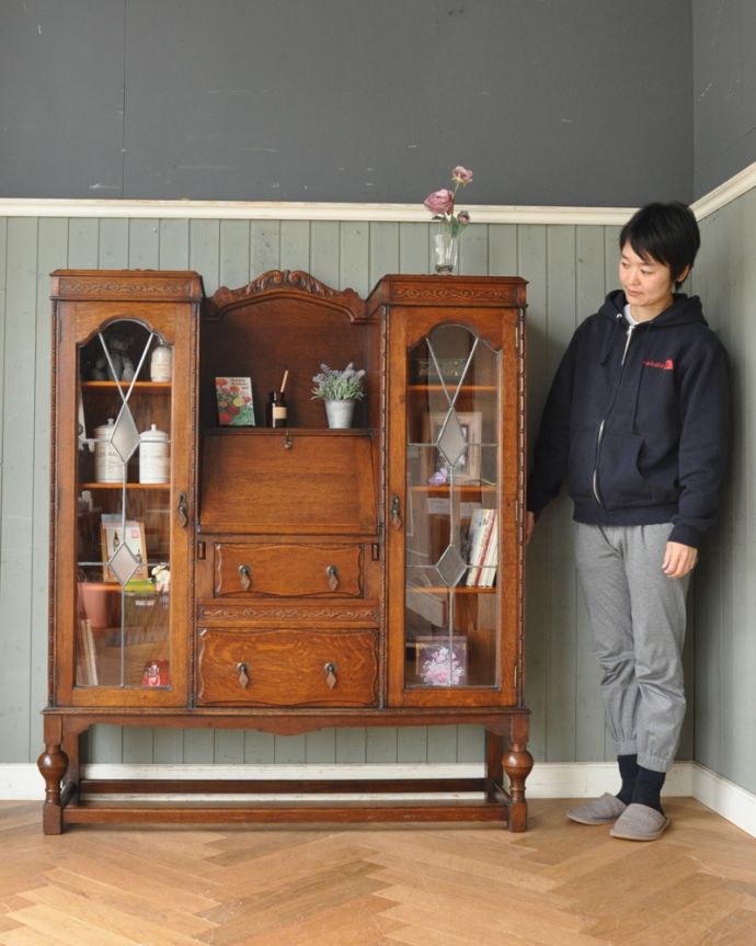 ビューロー　アンティーク家具　大きなガラス扉が美しいアンティーク家具、サイドバイサイド（デスク＆本棚）。ビューロー機能は椅子を持ってくるだけでちょっとしたデスクにもなります。(k-1273-f)
