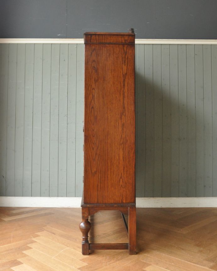 ビューロー　アンティーク家具　大きなガラス扉が美しいアンティーク家具、サイドバイサイド（デスク＆本棚）。サイドもしっかり作られています。(k-1273-f)