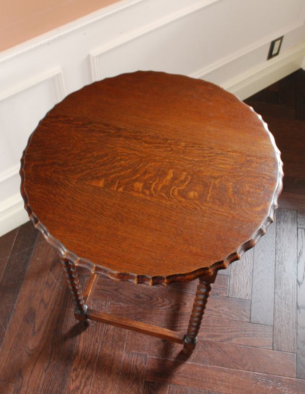 ロイドテーブル アンティーク家具 素敵なアンティークの英国家具、ツイスト脚のオケージョナルテーブル。天板もキレイに仕上げました。(k-1277-f)