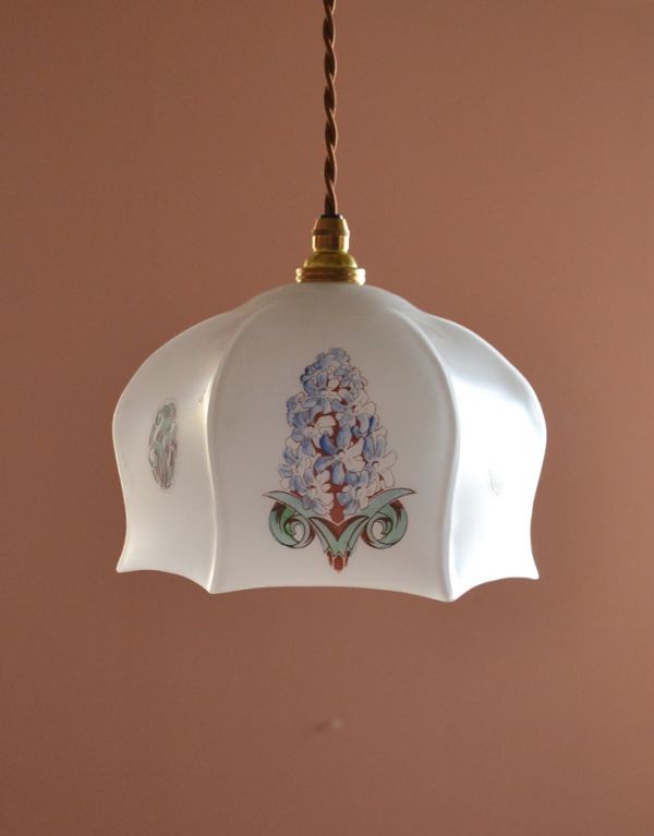 ペンダントライト　照明・ライティング　ヒヤシンスが可愛いイギリスからやってきたアンティークペンダントライト。【 シェードのサイズ 】幅17.5×奥行19.6×高さ13.5cmコードは50、80cm以外にも、ご希望の長さで加工してお届けします。(k-1279-z)