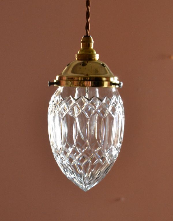 ペンダントライト　照明・ライティング　キラキラ輝くアンティークシェード、イギリスペンダントライト。【 シェードのサイズ 】直径11×高さ17.5(ギャラリー部分含む）cmコードは50、80cm以外にも、ご希望の長さで加工してお届けします。(k-1280-z)