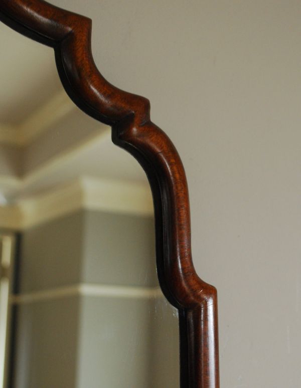 アンティーク フレーム付きミラー　アンティーク雑貨　英国スタイルのアンティーク雑貨、マホガニー材のアンティークミラー（鏡）。滑らかな曲線が美しいマホガニー材のフレームです。(k-1282-z)