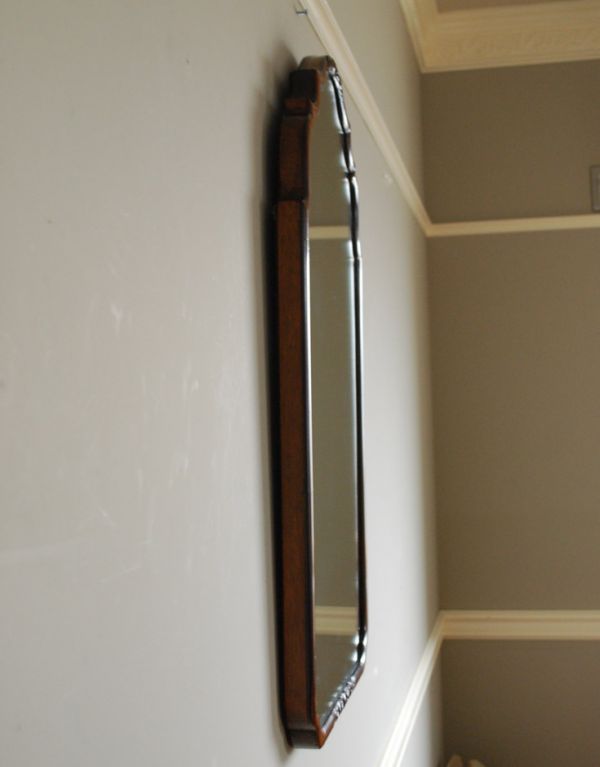 アンティーク フレーム付きミラー　アンティーク雑貨　英国スタイルのアンティーク雑貨、マホガニー材のアンティークミラー（鏡）。アンティークのミラーは重みがあります。(k-1282-z)