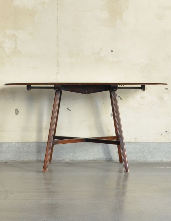 アーコールの家具 アンティーク家具 北欧のヴィンテージ家具、アーコールのドロップリーフダイニングテーブル(伸張式)。きちんとメンテナンスしてあるのでキレイです。(k-1283-f)