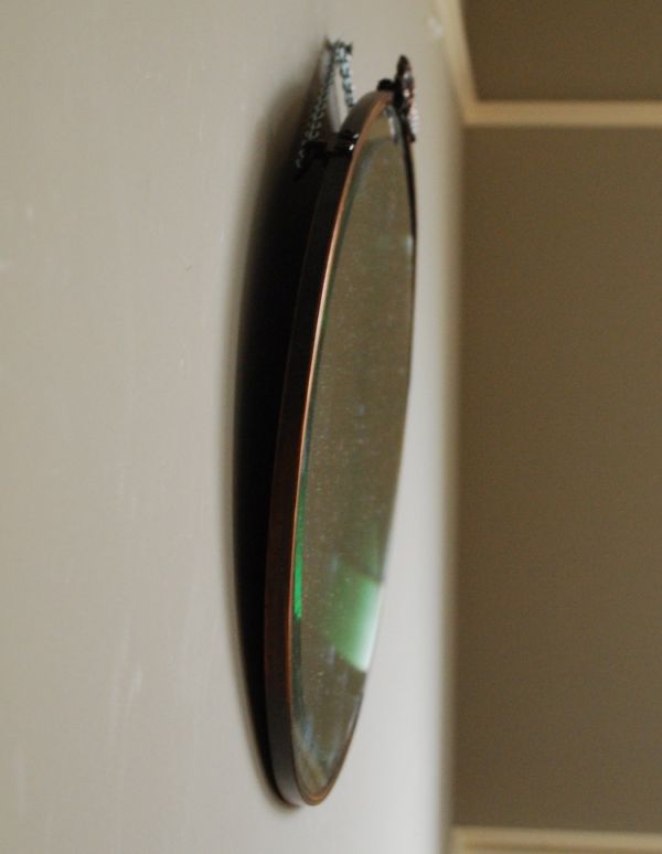 アンティーク雑貨 イギリスから到着したウッドフレームのアンティークミラー(オーバルタイプ)。アンティークのミラーは重みがあります。(k-1283-z)