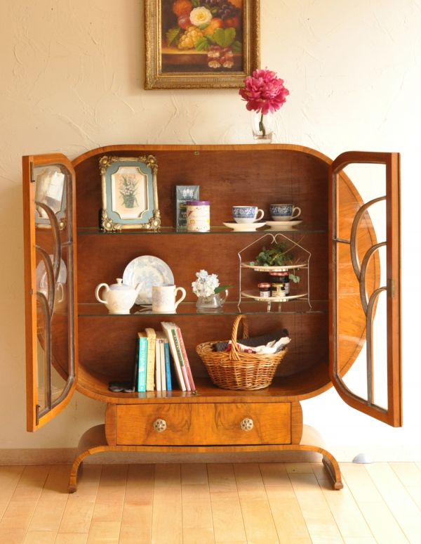 アンティークのキャビネット　アンティーク家具　美しい英国アンティーク家具、引き出し付きのガラスキャビネット。３段あります。(k-1286-f)