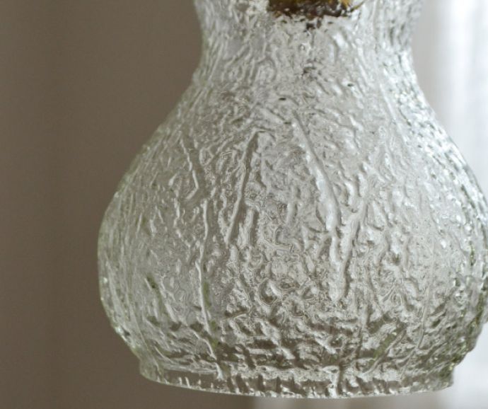 ペンダントライト　照明・ライティング　イギリスで見つけたアンティーク照明、ガラスのペンダントライト。シェードは、アンティークのため、誤差があったり、キズ、汚れが入っている場合もあります。(k-1289-z)